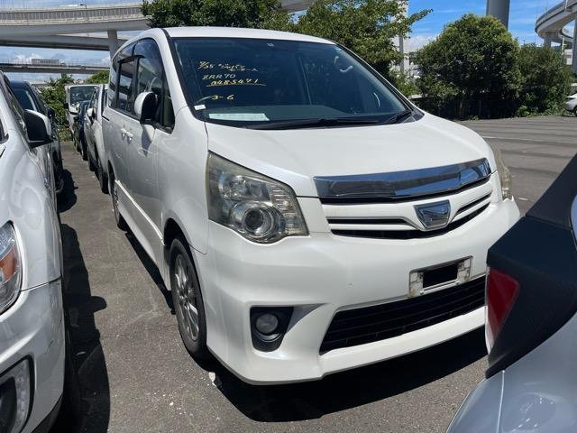 2013 Toyota Noah