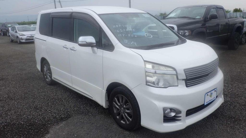 2013 Toyota Voxy